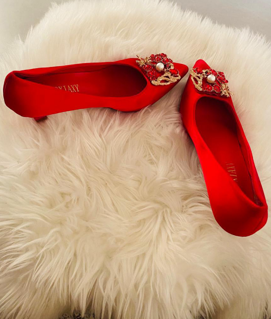 Women Rhinestone Decor Point Toe Pyramid Heeled Pumps